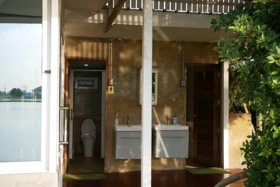 パイロット111のトイレ